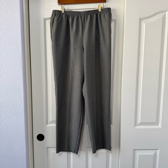 Gray Alfred Dunner Pull on Trouser Pants Size 16 Casual Traditional Fit Classic - Picture 1 of 3